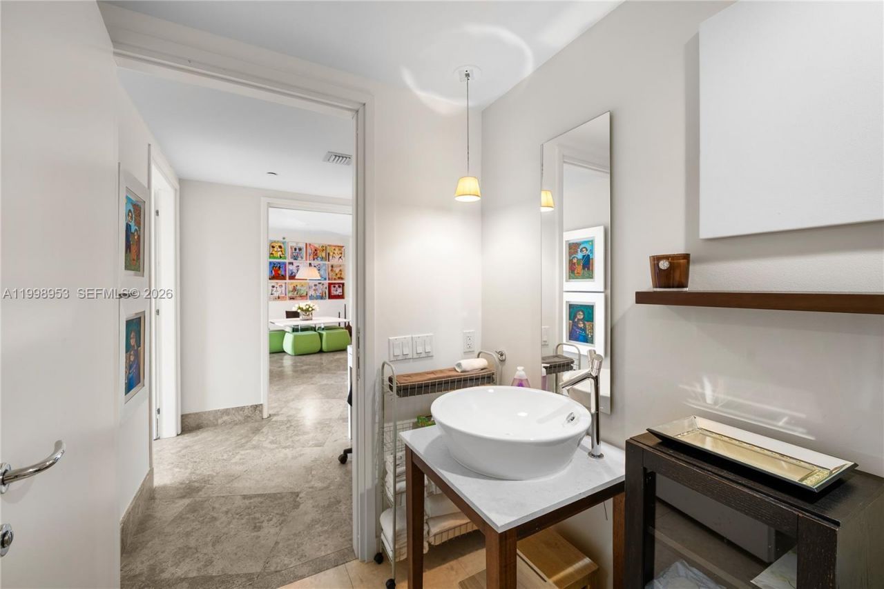 450 Alton Rd, Unit 704, Miami Beach, FL 33139 Photo