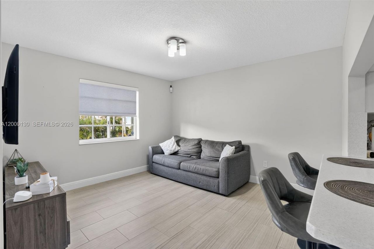 17455 NW 75th Pl, Unit 203, Hialeah, FL 33015 Photo