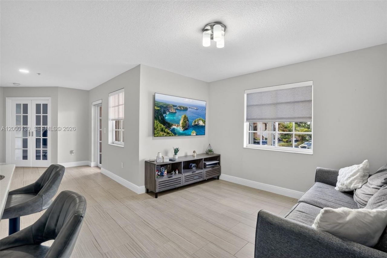 17455 NW 75th Pl, Unit 203, Hialeah, FL 33015 Photo