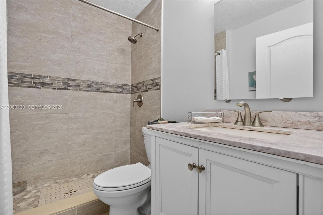 17455 NW 75th Pl, Unit 203, Hialeah, FL 33015 Photo