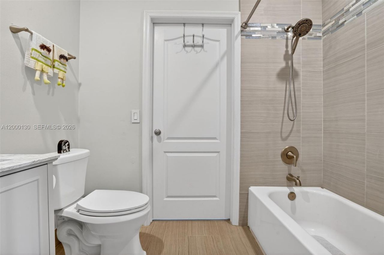17455 NW 75th Pl, Unit 203, Hialeah, FL 33015 Photo