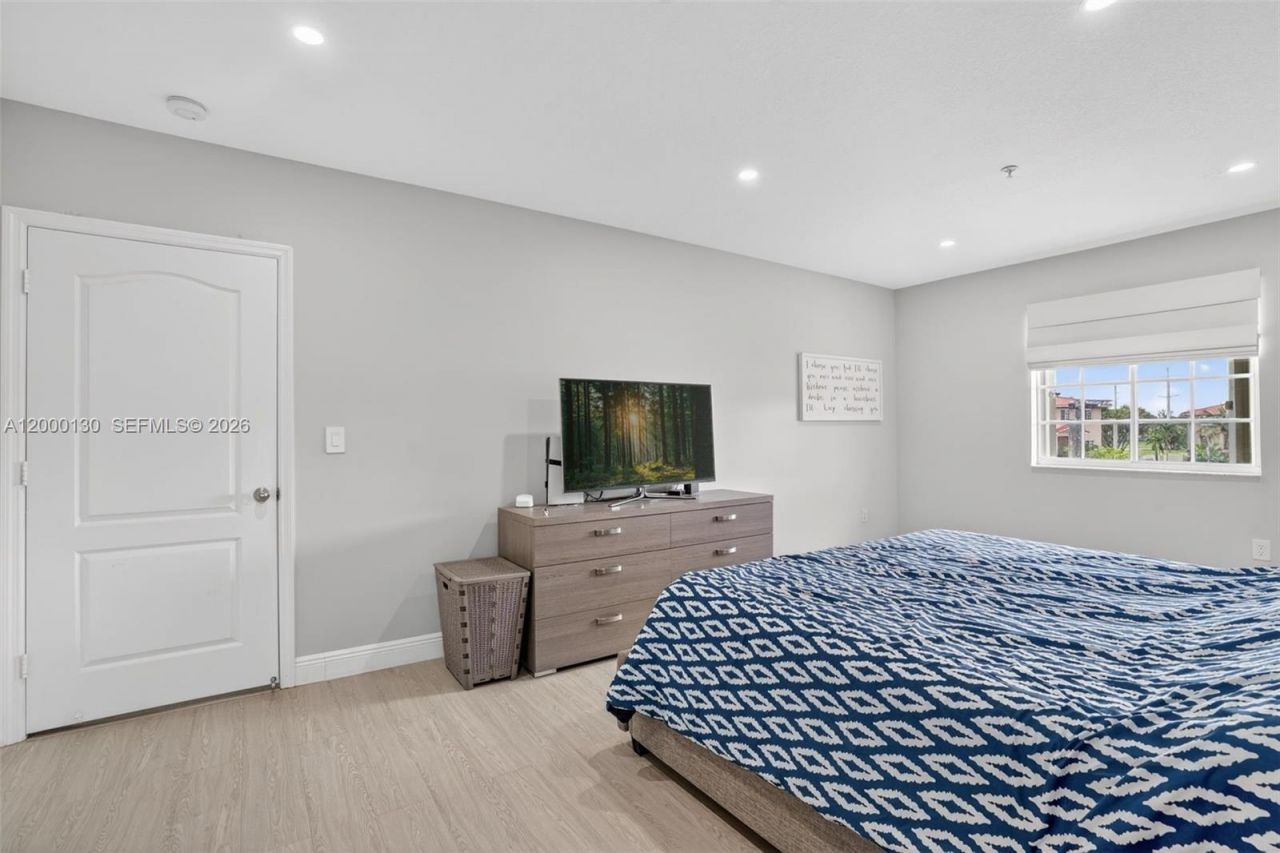 17455 NW 75th Pl, Unit 203, Hialeah, FL 33015 Photo