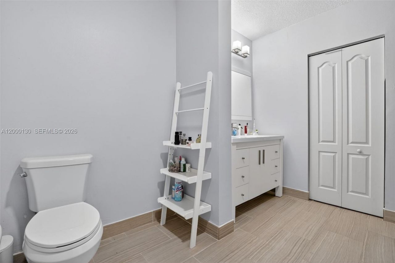 17455 NW 75th Pl, Unit 203, Hialeah, FL 33015 Photo