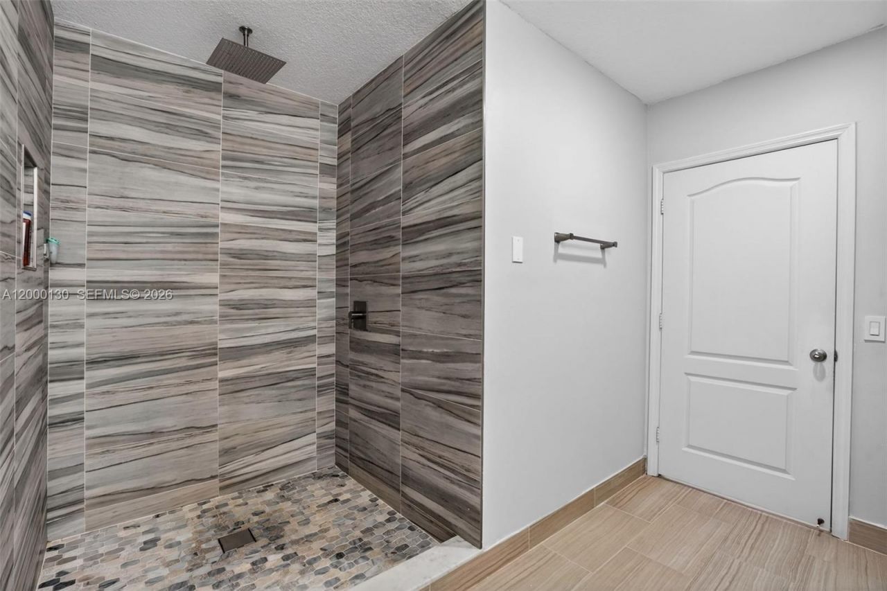 17455 NW 75th Pl, Unit 203, Hialeah, FL 33015 Photo