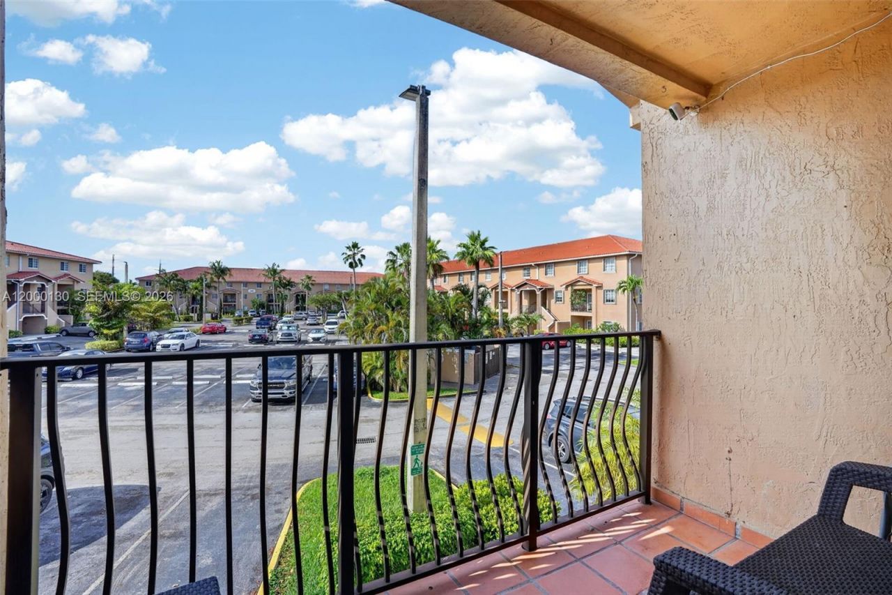 17455 NW 75th Pl, Unit 203, Hialeah, FL 33015 Photo