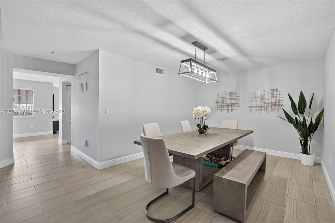 17455 NW 75th Pl, Unit 203, Hialeah, FL 33015 Photo