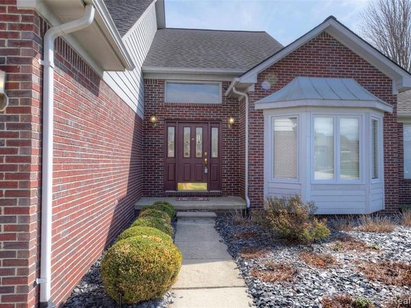 15756 Lamont Drive, Macomb Twp, MI 48042