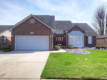15756 Lamont Drive, Macomb Twp, MI 48042