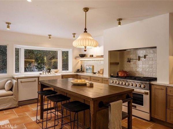 1096 Tulare, Costa Mesa, CA 92626