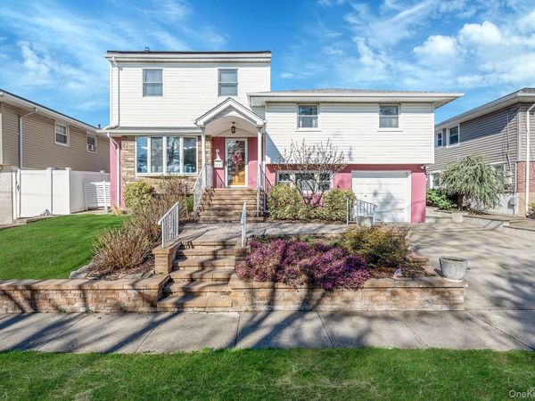 257 Garden City Road , Franklin Square, NY 11010