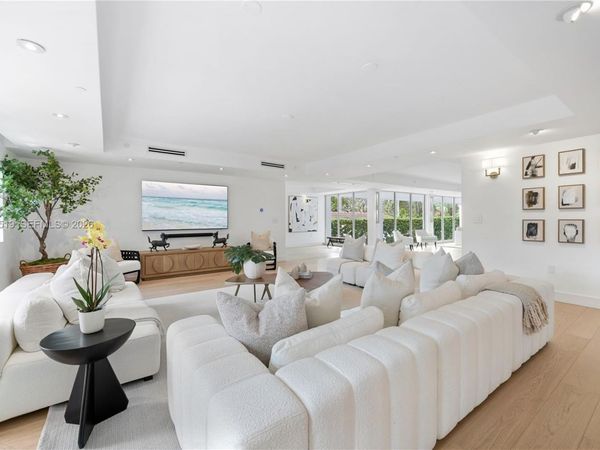 215 Palm Ave, Miami Beach, FL 33139