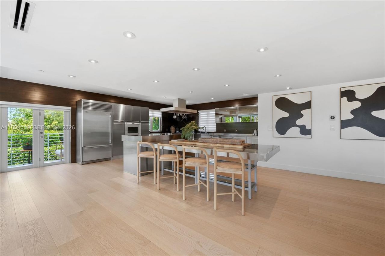 215 Palm Ave, Miami Beach, FL 33139 Photo