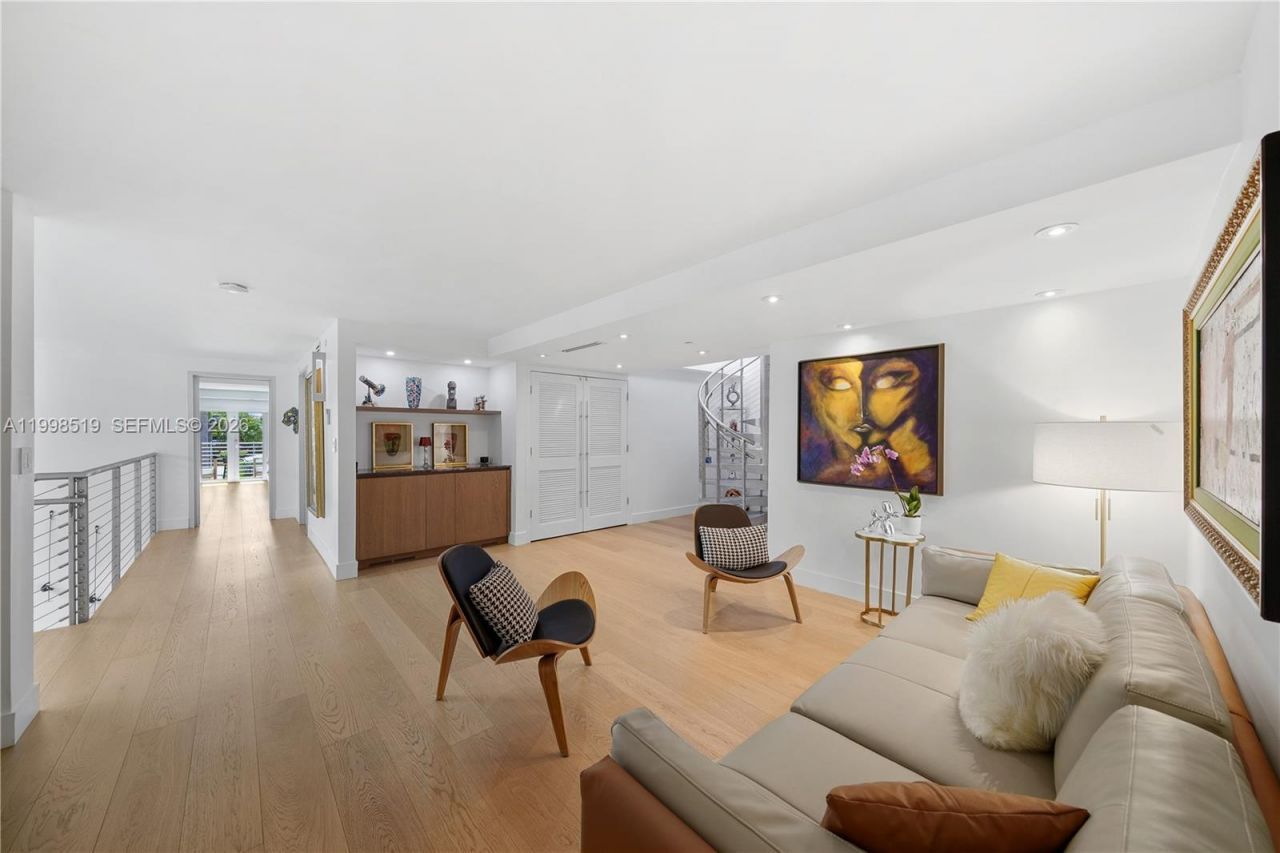 215 Palm Ave, Miami Beach, FL 33139 Photo