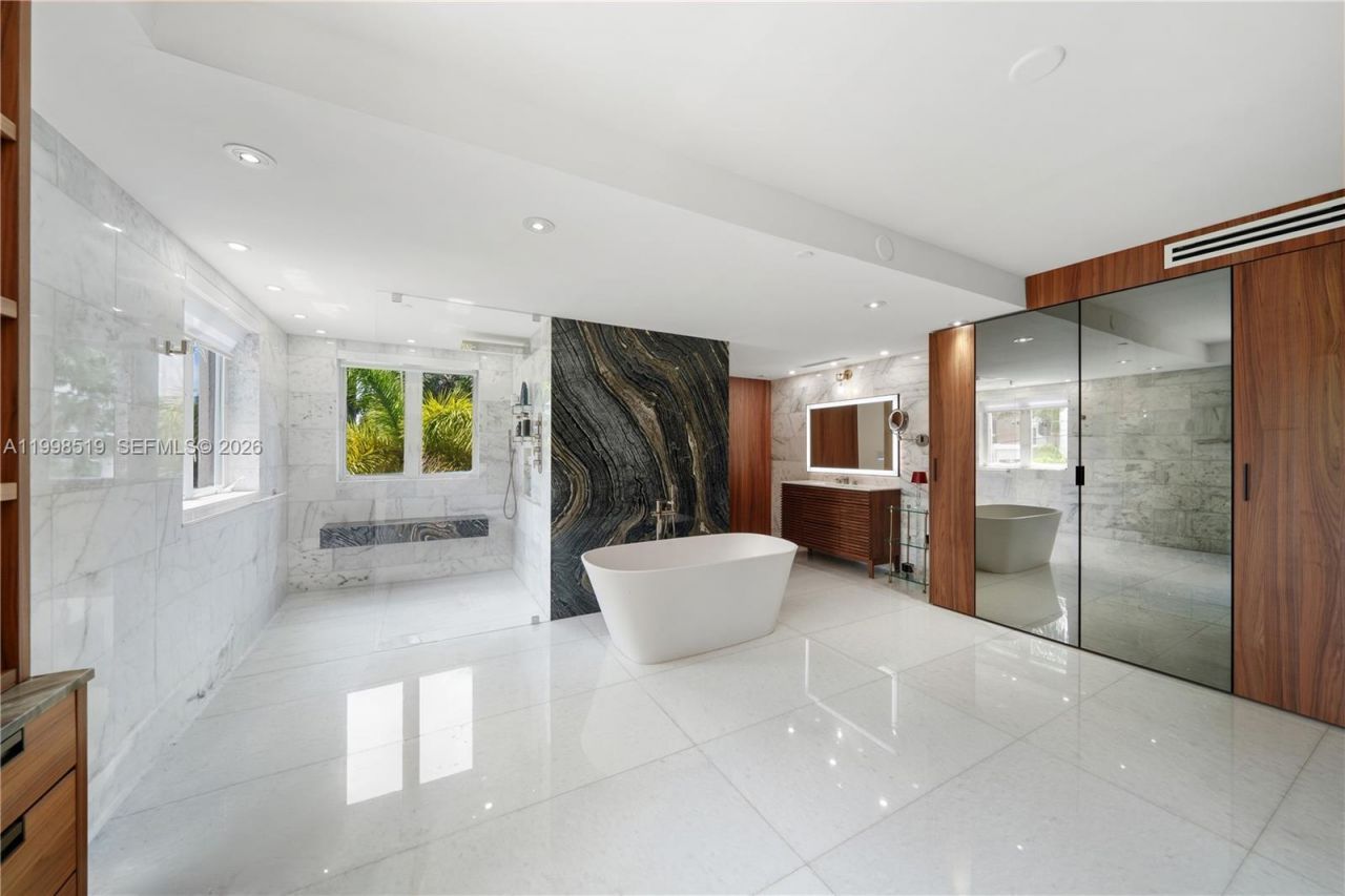 215 Palm Ave, Miami Beach, FL 33139 Photo