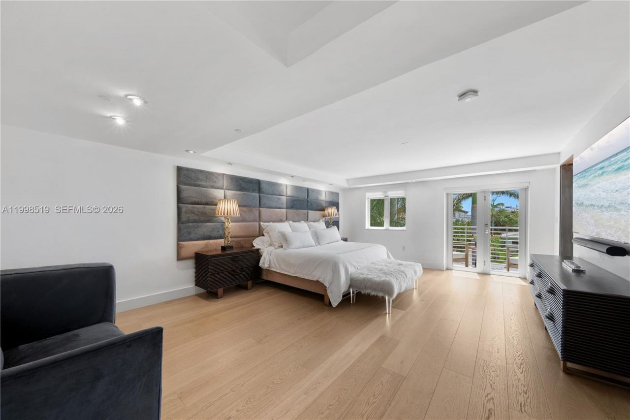 215 Palm Ave, Miami Beach, FL 33139 Photo