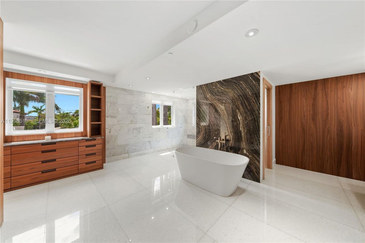 215 Palm Ave, Miami Beach, FL 33139 Photo