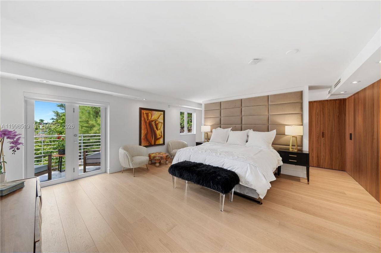 215 Palm Ave, Miami Beach, FL 33139 Photo