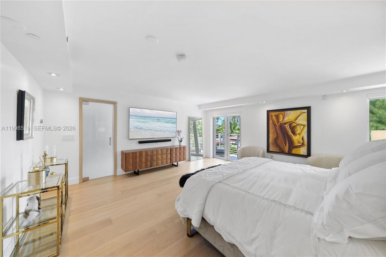 215 Palm Ave, Miami Beach, FL 33139 Photo