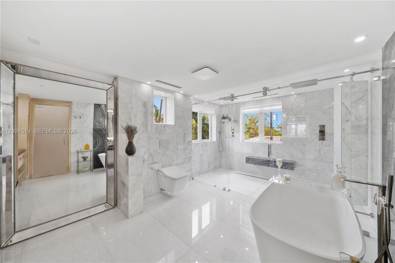 215 Palm Ave, Miami Beach, FL 33139 Photo