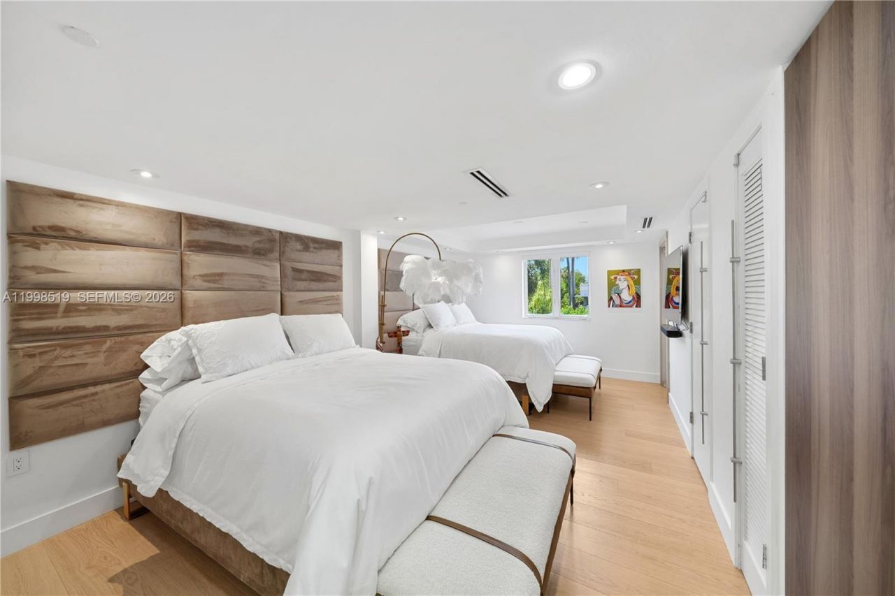 215 Palm Ave, Miami Beach, FL 33139 Photo