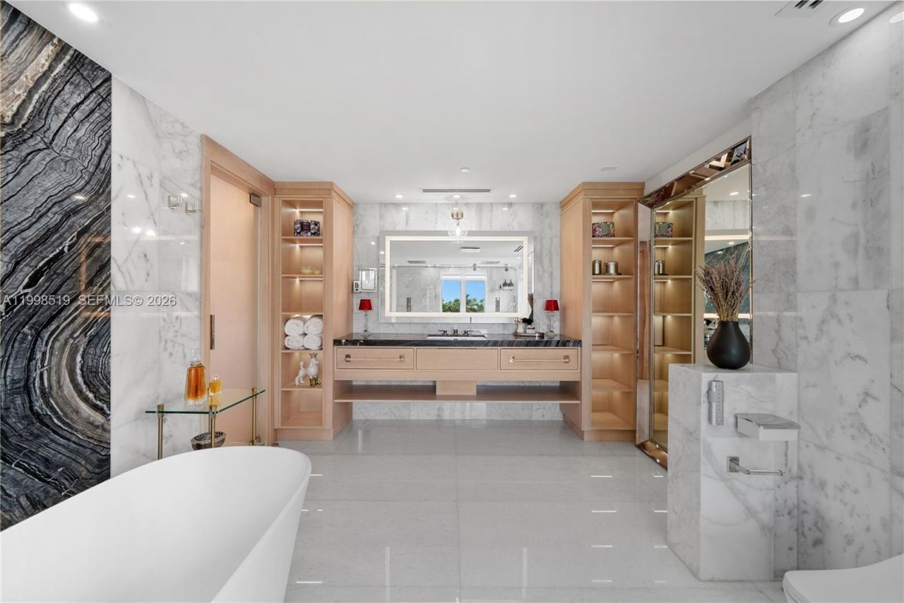 215 Palm Ave, Miami Beach, FL 33139 Photo