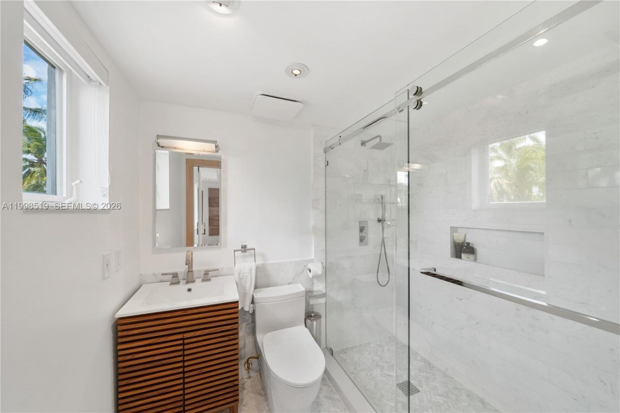 215 Palm Ave, Miami Beach, FL 33139 Photo