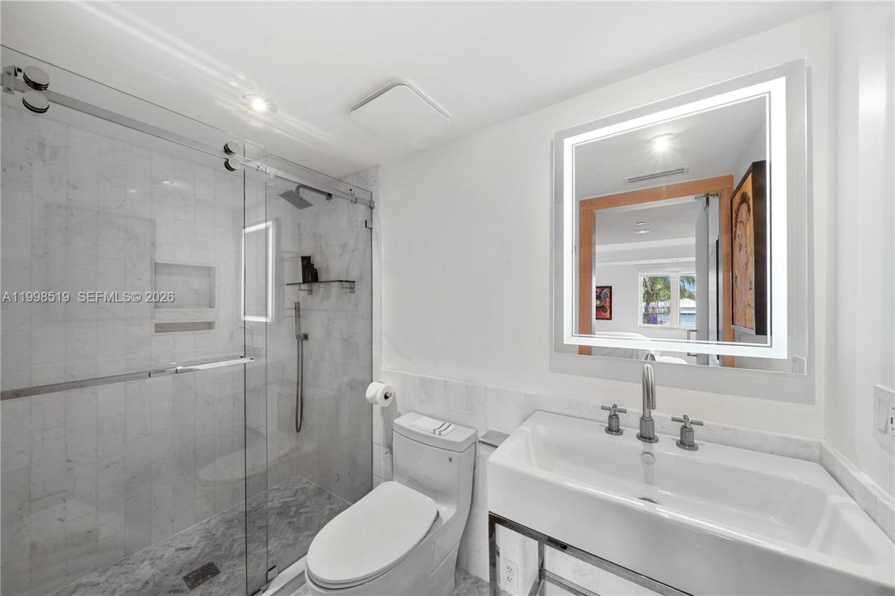 215 Palm Ave, Miami Beach, FL 33139 Photo