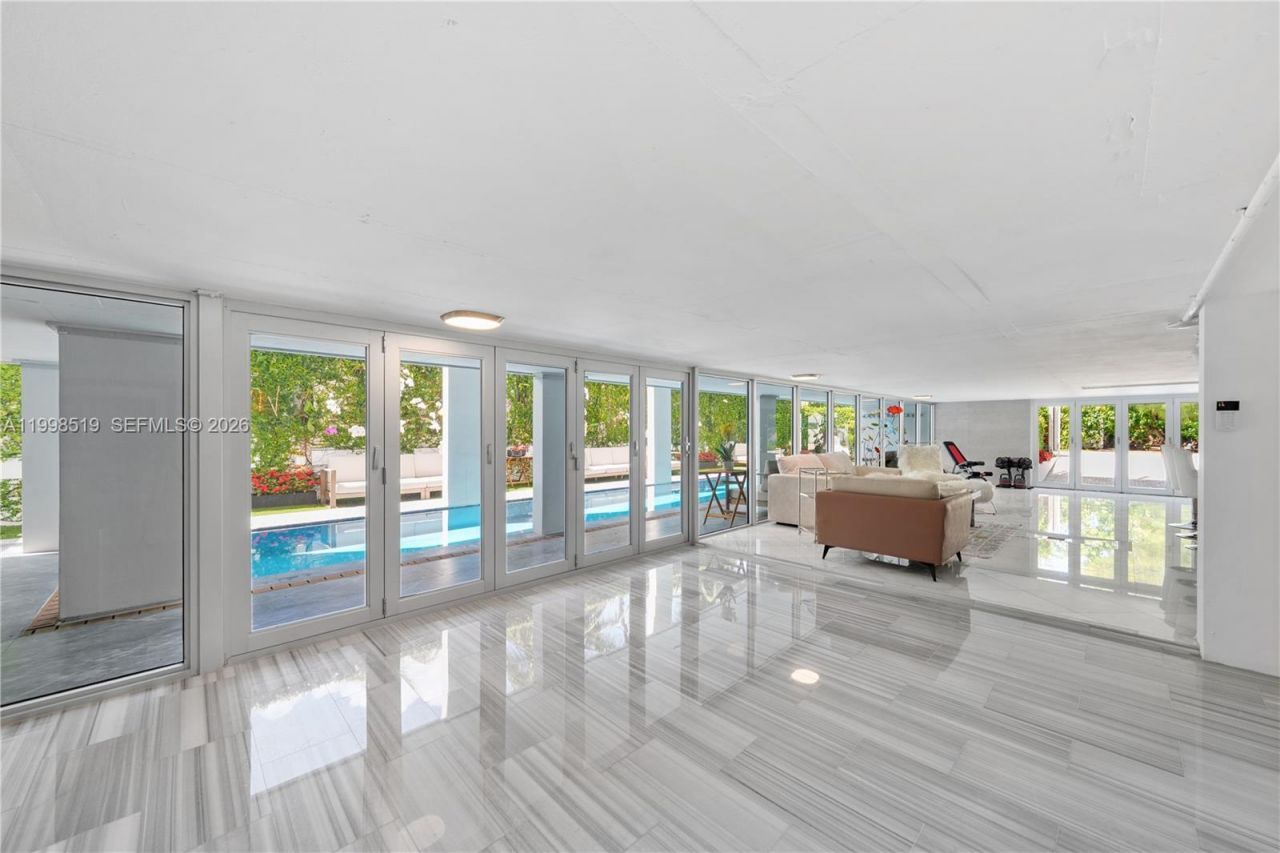 215 Palm Ave, Miami Beach, FL 33139 Photo