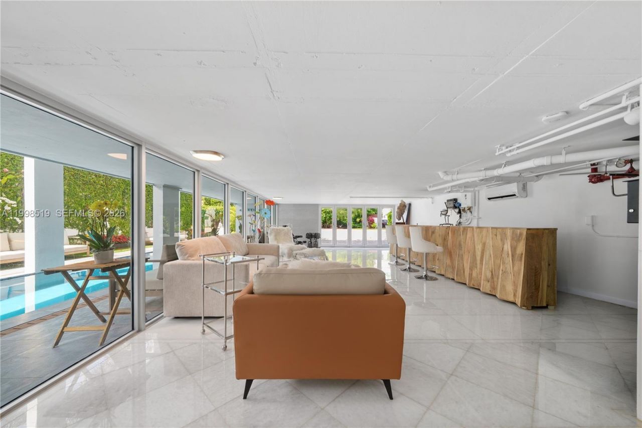 215 Palm Ave, Miami Beach, FL 33139 Photo