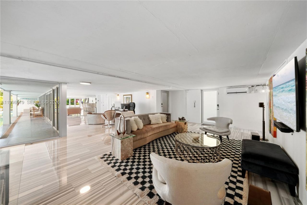 215 Palm Ave, Miami Beach, FL 33139 Photo