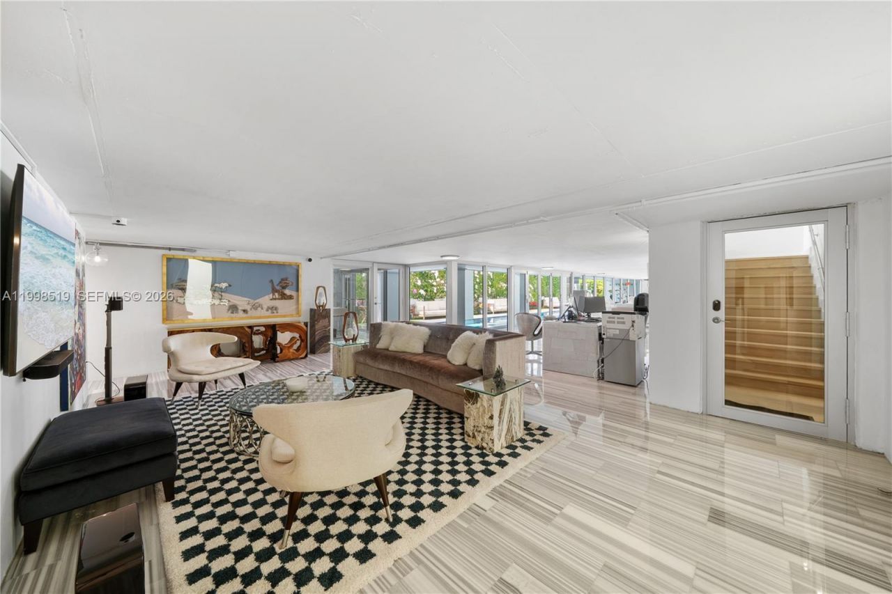 215 Palm Ave, Miami Beach, FL 33139 Photo