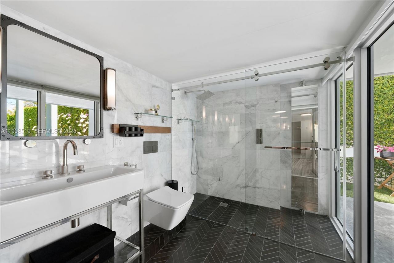 215 Palm Ave, Miami Beach, FL 33139 Photo