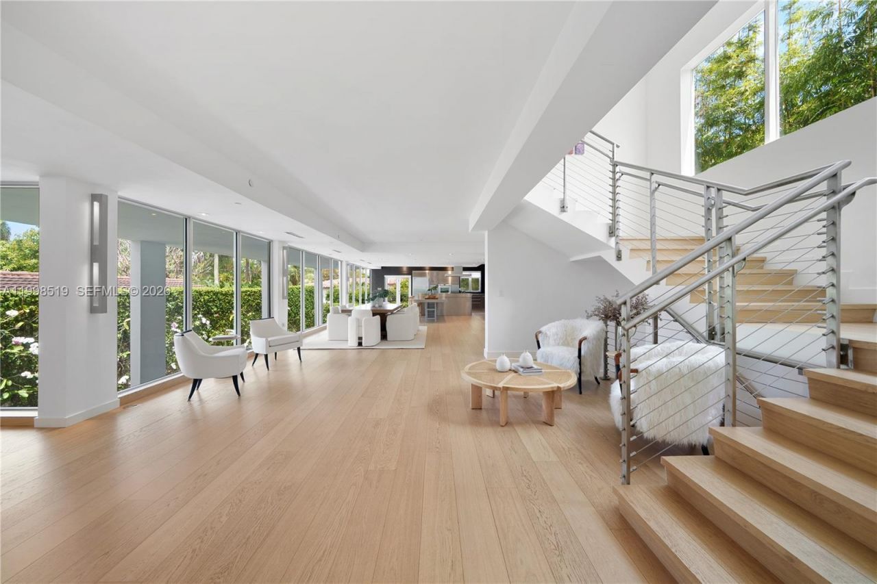 215 Palm Ave, Miami Beach, FL 33139 Photo