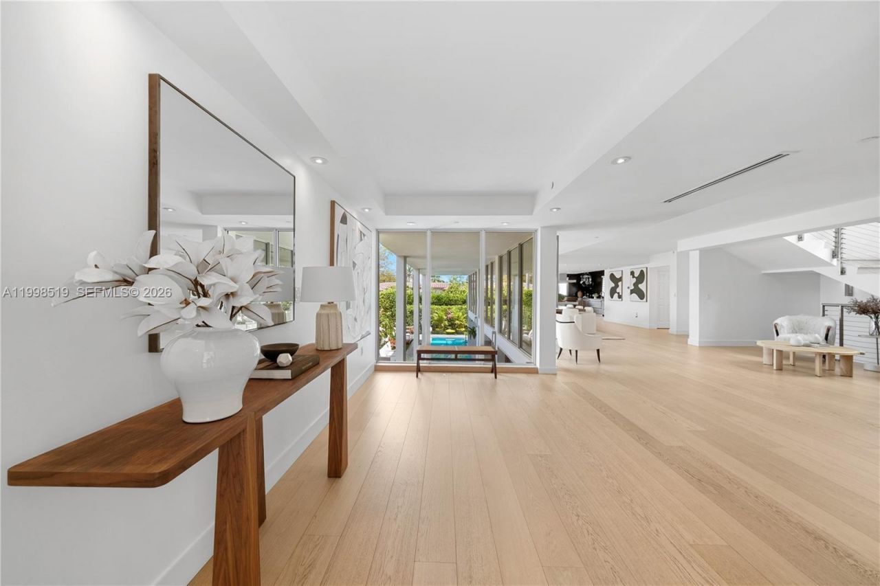 215 Palm Ave, Miami Beach, FL 33139 Photo