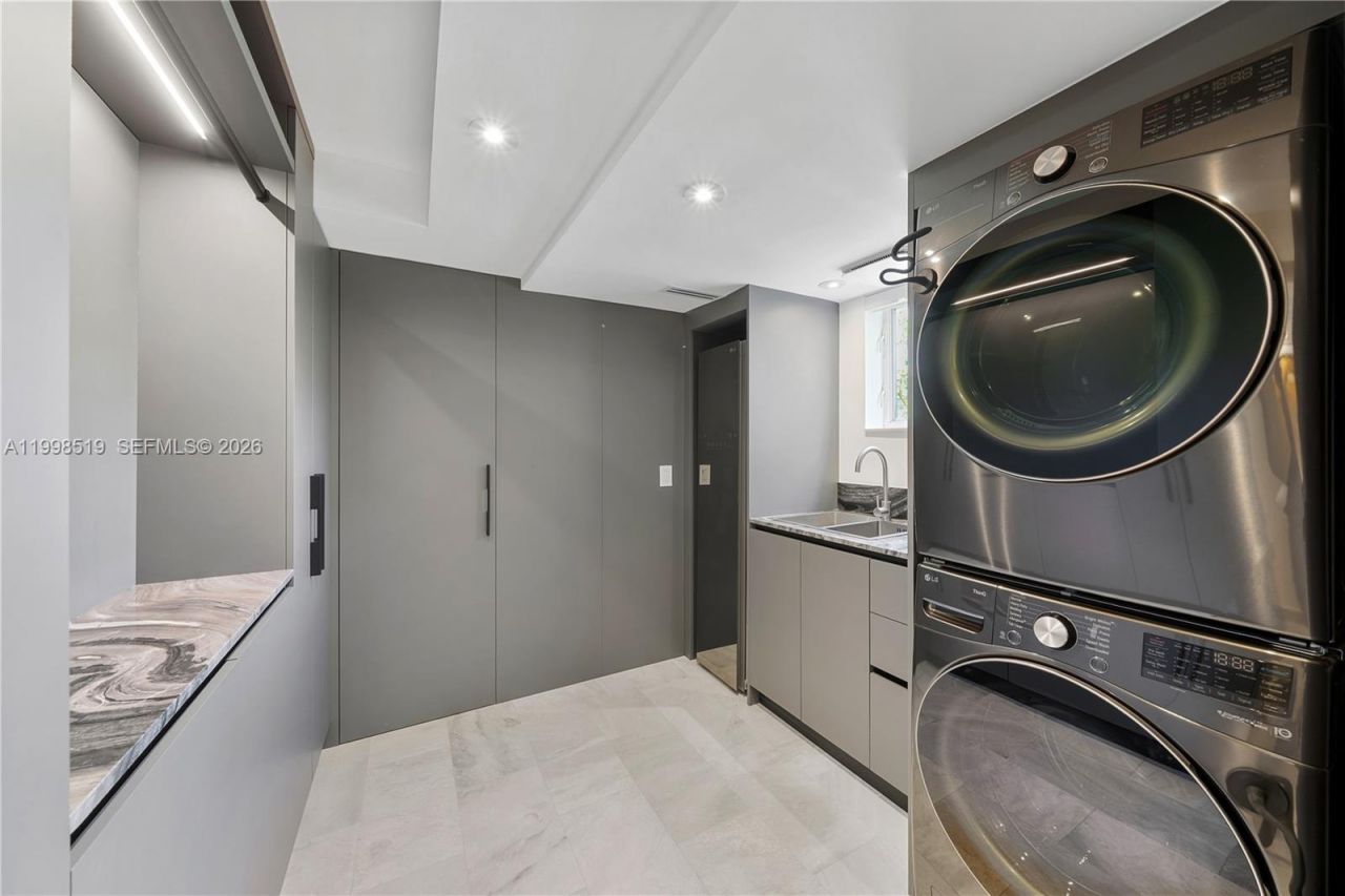 215 Palm Ave, Miami Beach, FL 33139 Photo