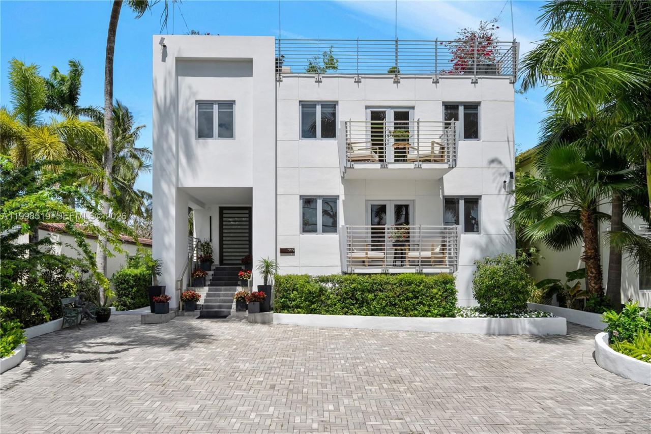 215 Palm Ave, Miami Beach, FL 33139 Photo