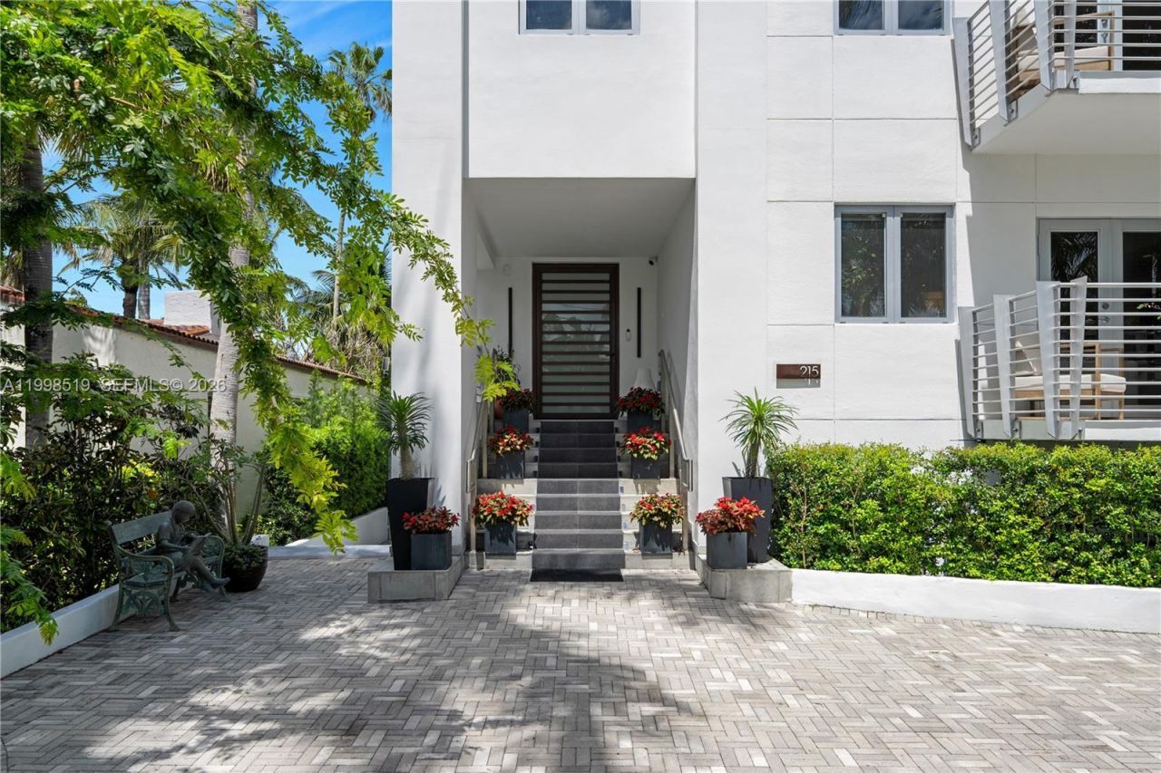215 Palm Ave, Miami Beach, FL 33139 Photo