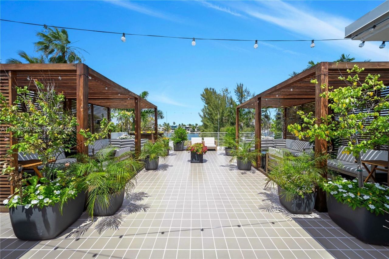 215 Palm Ave, Miami Beach, FL 33139 Photo