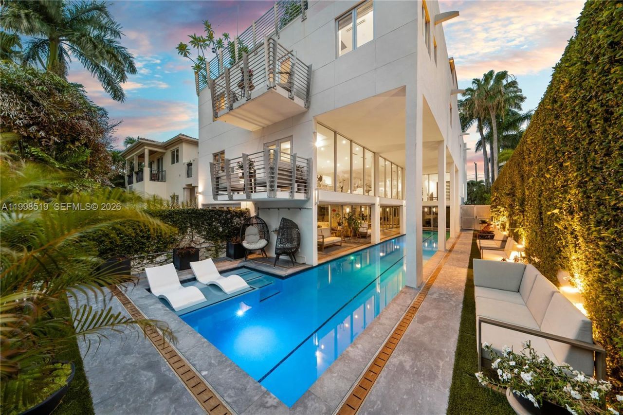215 Palm Ave, Miami Beach, FL 33139 Photo