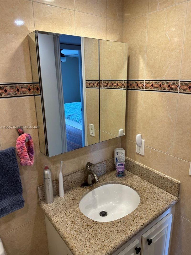 925 NE 26th Ave, Unit 925, Hallandale Beach, FL 33009 Photo
