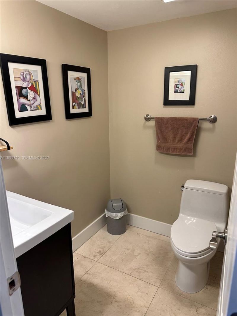 925 NE 26th Ave, Unit 925, Hallandale Beach, FL 33009 Photo