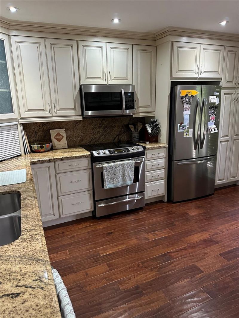 925 NE 26th Ave, Unit 925, Hallandale Beach, FL 33009 Photo