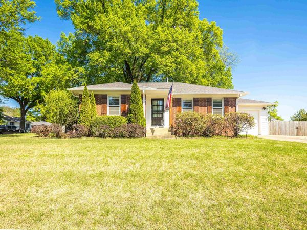 1328 COLONIAL RD, Memphis, TN 38117