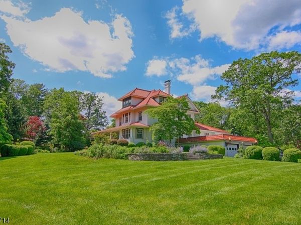 44 Manor Dr, Bernards, NJ 07920