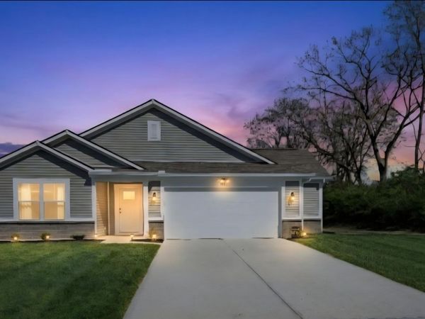 1702 Chevington Chase, Tipp City, OH 45371