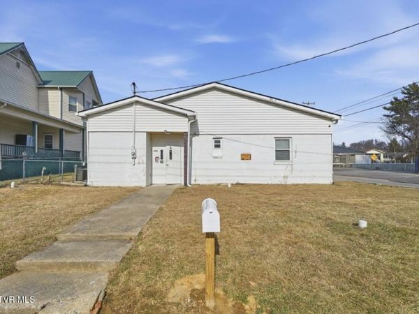300 West Chilhowie Avenue, Johnson City, TN 37604