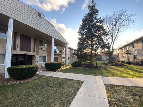 8994 Kennedy Drive , Unit 1B, Des Plaines, IL 60016