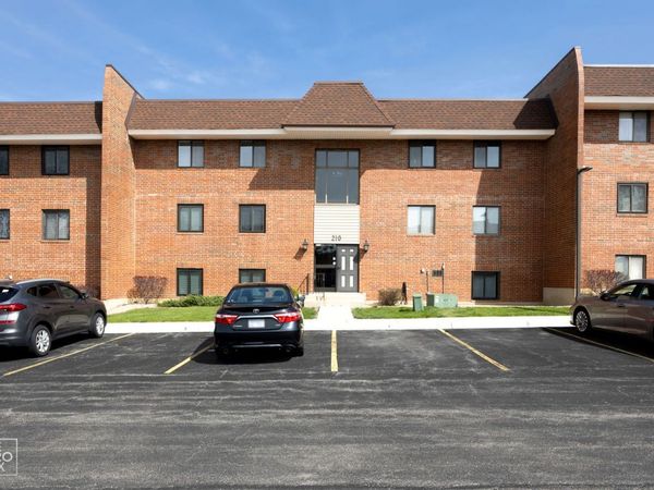 210 E Fountainview Lane, Unit 3A, Lombard, IL 60148