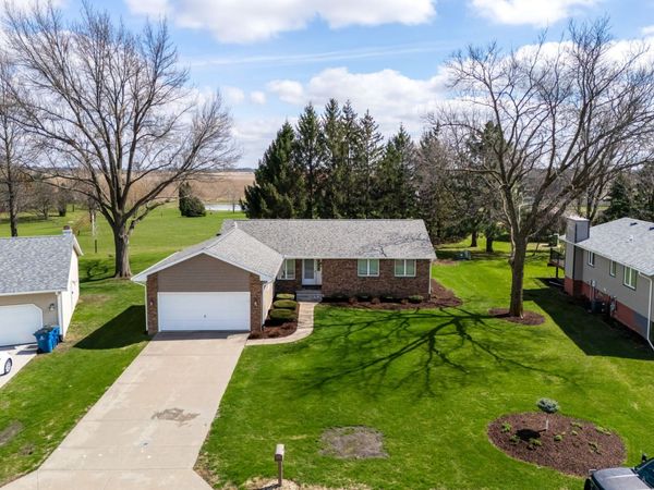 309 E Brownlie Lane , Long Grove, IA 52756
