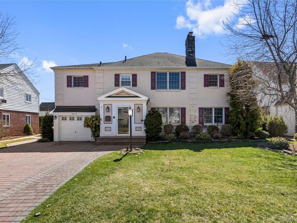 66 Wyatt Road, Garden City, NY 11530